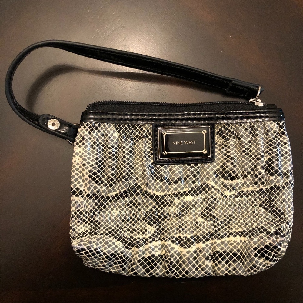 *NINE WEST* Black x White Zipper Change Purse